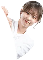 後ろでのぞく女性